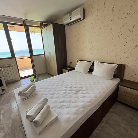 بيت ضيافة за гости денкови 3*